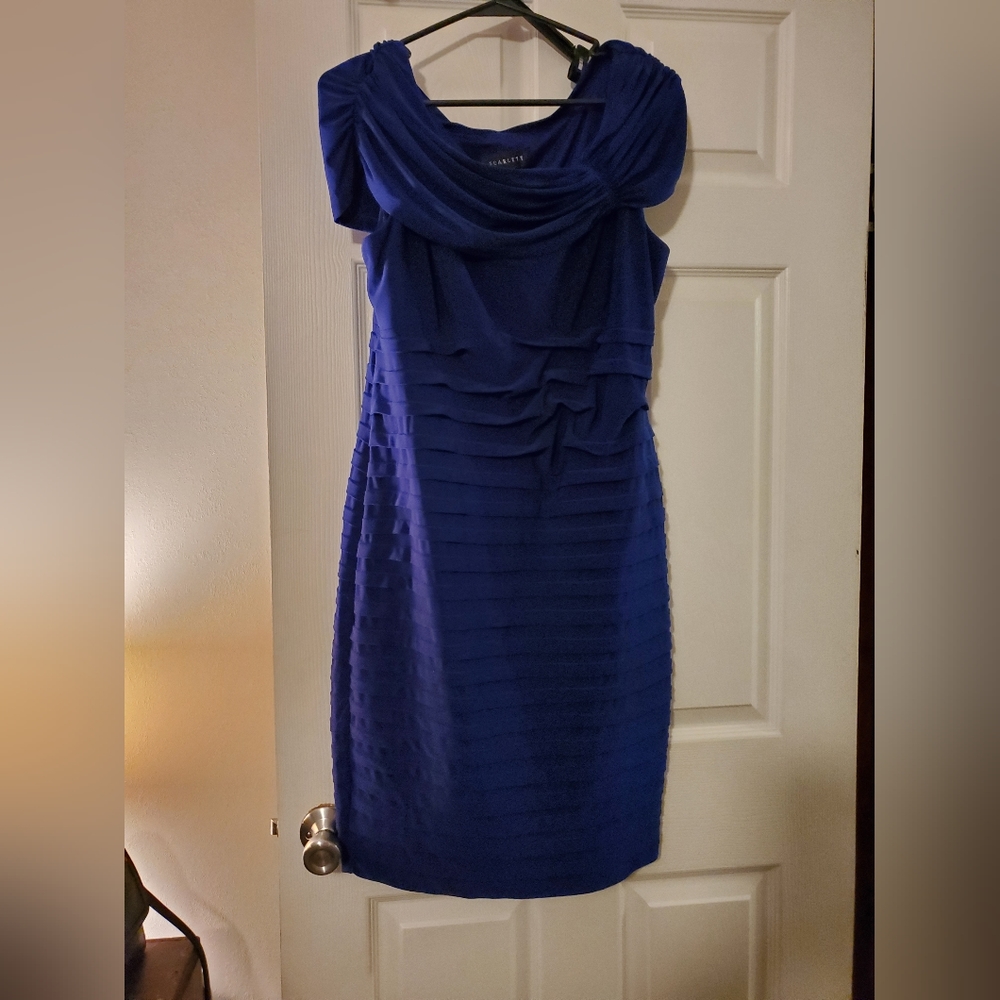 Women's Scarlett midi dress. Size 12.
